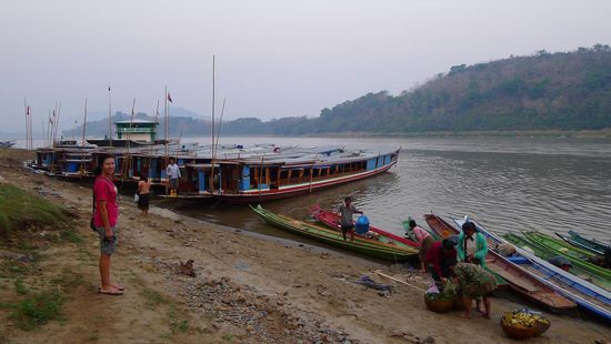 Abends am Mekong, Händler haben Käufe und Verkäufe getätigt