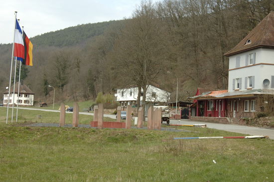 Am 6. August 1950 war St. Germanshof in den Schlagzeilen, als hier 300 europabegeisterte Studenten die französischen und deutschen Zöllner überrumpelten, die Schlagbäume zerstörten und die europäische Flagge hissten