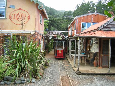 Eisenbahn durch den Kauriwald in Coromandel