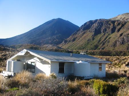 Mangatepopa Hut (1100m)