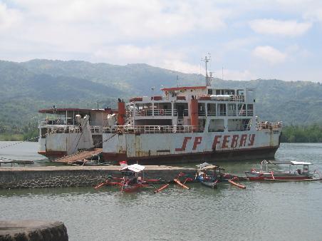 generalüberholte fähre lombok-bali