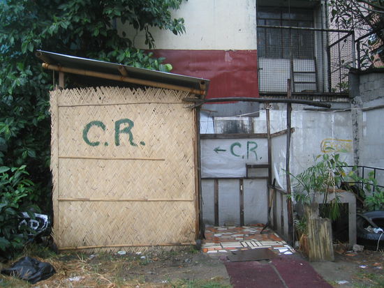 C.R. = Convenience Room = Toilette
