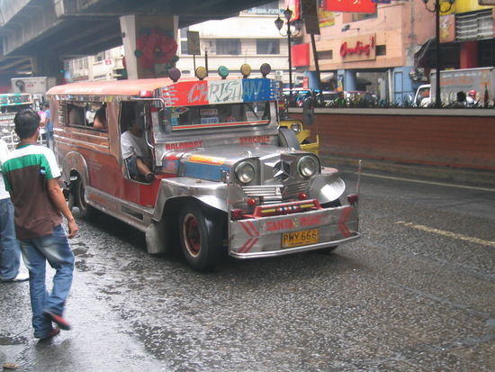 ...französischer jeepney...