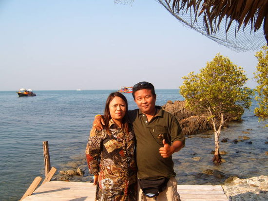 Ich fahre weiter und finde eine nette Thaifamilie im BailanBay Resort. Saemtliche Familienmitglieder arbeiten hier. Ich buche einen Schnorcheltrip fuer Samstag.