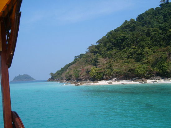 Ein herrlicher Strand, das Wasser ist angenehm warm und klar.