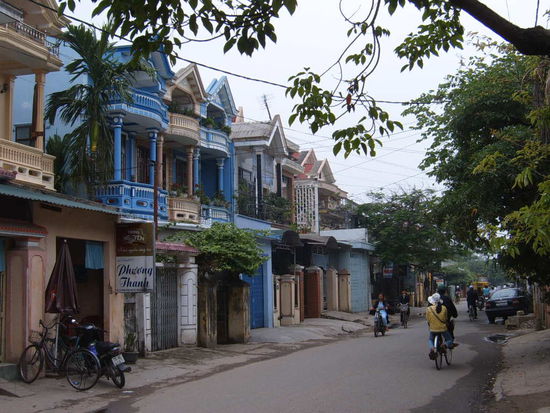 Franzoesischer Einfluss. Das Essen zeugt auch davon. Es gibt Croissants und Baguettes und vieles mehr.