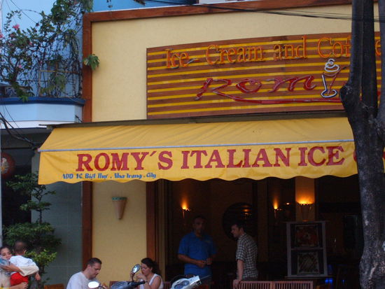 Als ich das sah.... naja es gibt auch eine Romy Schokolade. Komisch, lauter suesse Sachen benannt mit meinem Namen.  Woher wissen d i e das??
