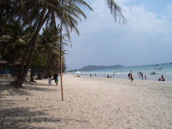Sehr schoener Strand 1h noerdlich von Nha Trang.