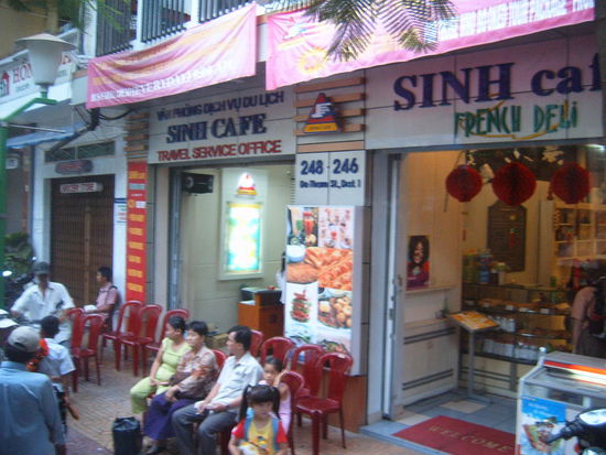 Sinh Cafe , kuemmert sich um Tickets und vieles mehr. Gute Adresse.