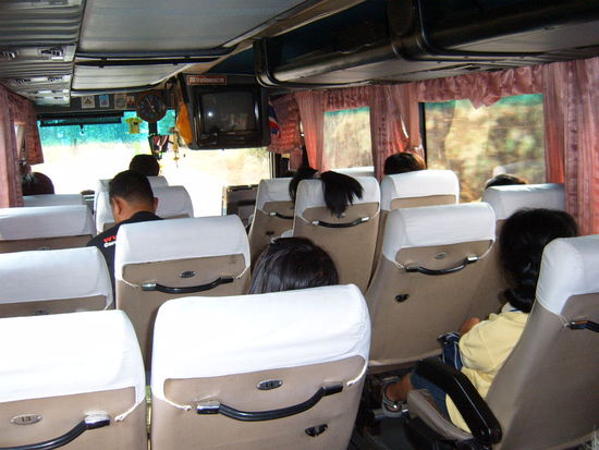 Wir fahren weiter nach Chumphon und von dort aus nehmen wir einen Bus nach Ranong an der Andamanensee  (Westseite).