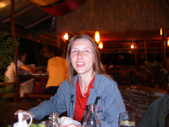 Wg. der Muecken auch die Jacke. Im Cashew Ressort gibt es gutes Essen. Allerdings gibt es hier fast nur Deutsche! Eine neue Kolonie, von der wir noch nichts wissen!?