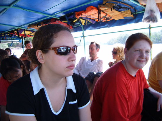 Auf dem Boot nach Koh Chang. Wir treffen Mara und Ilse, die von da aus auf Tauchsafari wollen. Ich bin schon auf Ihren Bericht gespannt.