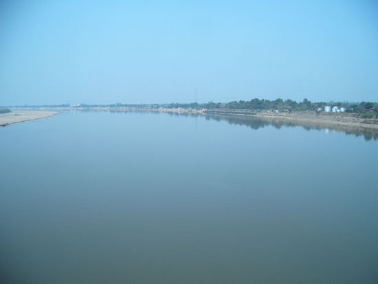 Ueber die Freundschaftsbruecke.