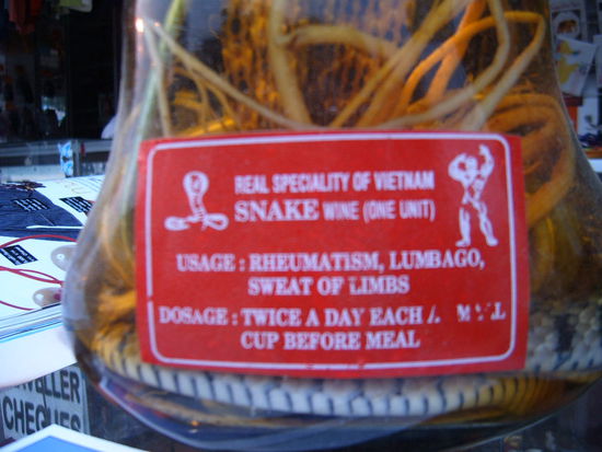 Schlangenwein, mit Schlange innen.