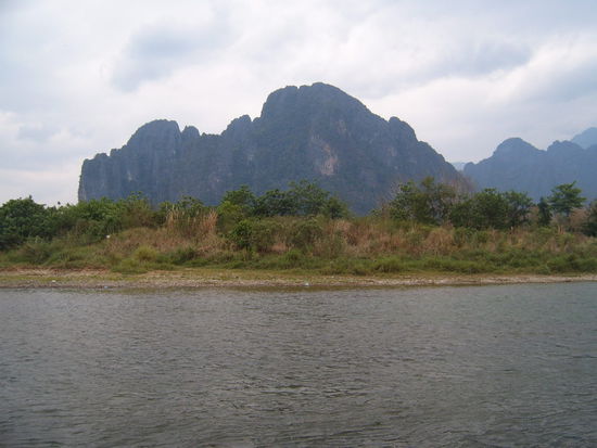 Beim Kajaking passieren wir wieder die wunderschoene Landschaft.
