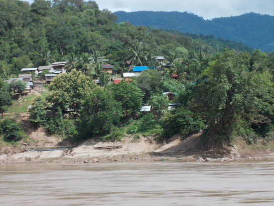 Dieses Dorf am Mekong hätte ich nur zu gerne besucht.