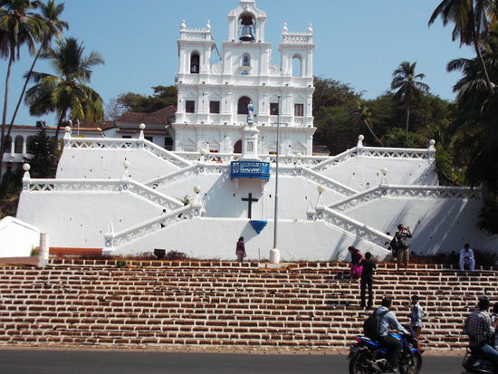 Goa war nicht nur portugiesisch, katholisch oder freizügiger, es ist es immer noch. Hier das katholische Wahrzeichen der Hauptstadt.