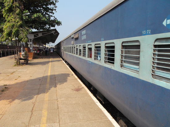 Der Zug in Margao war schon eine Stunde vor Abfahrt bereitgestellt.
