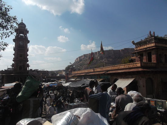 Clocktower in Jodhpur; Dahinter die Festung.