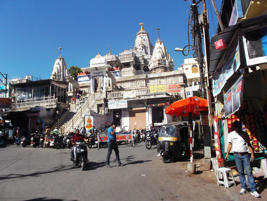 Zentraler Tempel in Udaipur ... mein "Palasthotel" nicht sehr weit davon entfernt ...