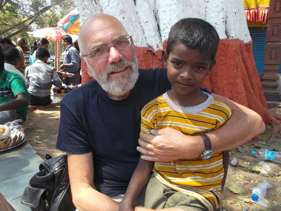 Eigentlich sollte mein"Talisman" die Schulbank drücken statt milder Gaben zu erbetteln! Ich habe ernsthaft erwogen, das Schulgeld für ihn zu bezahlen - direkt beim Lehrer für die nächsten Jahre im Voraus.