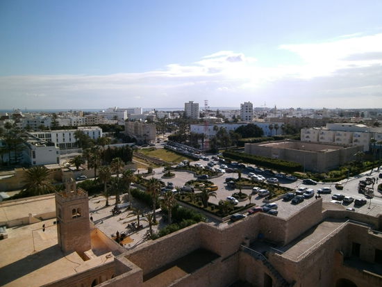 Der beschwerliche Weg die Treppen hoch zum Turm des Castells in Monastir belohnt mit schöner Aussicht.