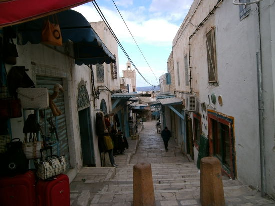 In der Medina von Sousse ... nicht schwer, jemanden zu finden, der die Führung übernehmen will 
Vorsicht: Dies ist bevorzugtes Jagdgebiet von Kleinkriminellen!