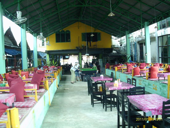 Schöne Restaurants mit preiswertem , köstlichem Essen aber es ist nichts los in der Nebensaison.