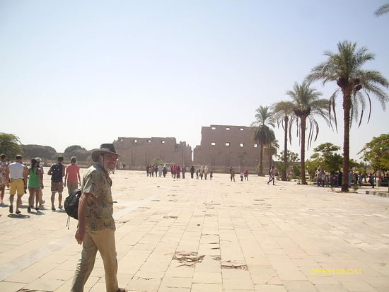 Brütende Hitze aber von wegen Ägypter wären das gewohnt. Meine beiden Studenten haben gejammert, mir ging es recht gut.