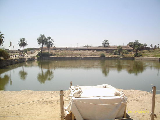 Pool zur rituellen Reinigung oder einfach nur zum Baden?