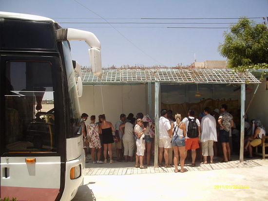 Bedarfshalt bei "Ali Baba und den 40 Verkäufern (vor Umschulung - Räuber)".