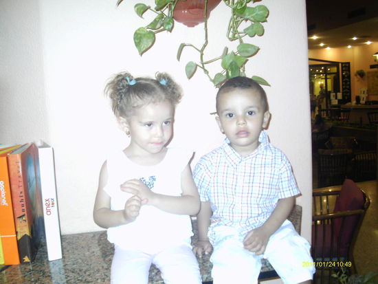 Ist schon erstaunlich, wie viele Männer undFrauen hier in Ägypten Übergewicht haben. Dieses junge Pärchen gewiss nicht 