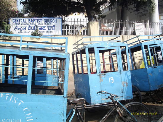 Der Fuhrpark eines christlichen Kindergartens 