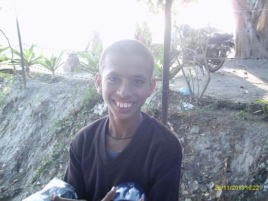 Einer der unzähligen Andenken- und Souvenirverkäufer ... seine Zähne sind wirklich RIESIG 