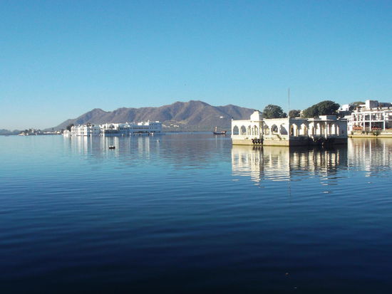 Ich liebe diesen See in Udaipur ...