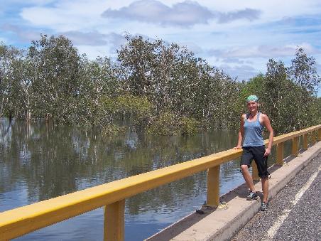 nur ca. 0,4 m Abstand zwischen Wasser und Bruecke