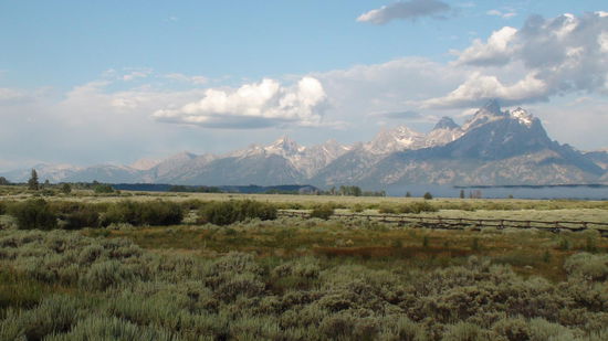 Grand Teton (4198 m). Gipfel von Wolken bedeckt.