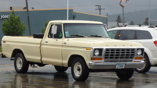Alter Ford Pickup. Wäre auch was für mich.