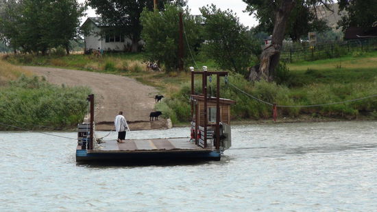 Ferry über den Missouri River (da passen nur wir und unser Auto drauf)