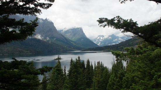 Über St. Mary, südöstlicher Eingang erreichen wir den Park. Blick auf St. Mary Lake