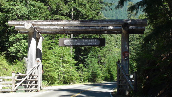 Über den nordöstlich gelegenen Scenic Byway White Pass erreichen wir den Park.