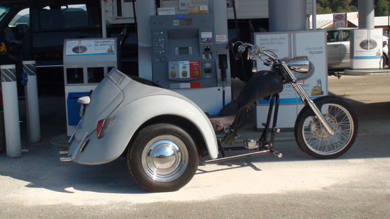 Einmaliges Gefährt in Morton an der Tankstelle. VW Käfer sind uns auf unserer Route schon mehrfach begegnet, nur nicht in dieser Ausführung.