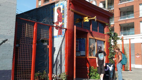 In Chinatown. Jimi Hendrix Shrine. In diesem kleinen Häuschen (ehemals Vie´s Chicken Inn) kochte Jimi Hendrix Grandma für viele Jahre und Jimi Hendrix machte Musik.