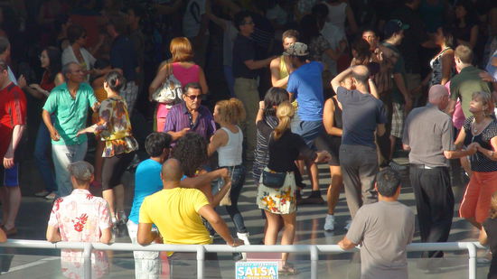 und Salsa-Tanzen für Jederman.