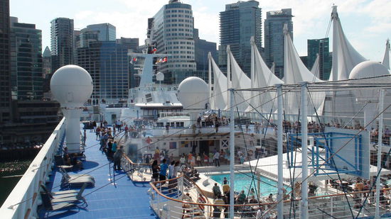 Kaum an Board, steigt die Party.