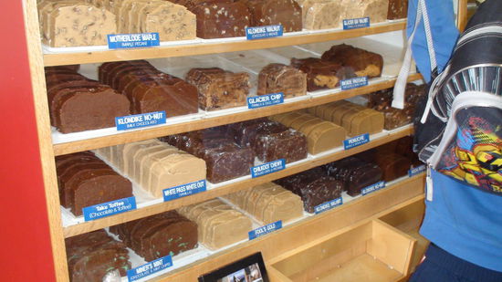 Fudge, geschichtete Karamelschokolade. Die Amerikaner lieben es.