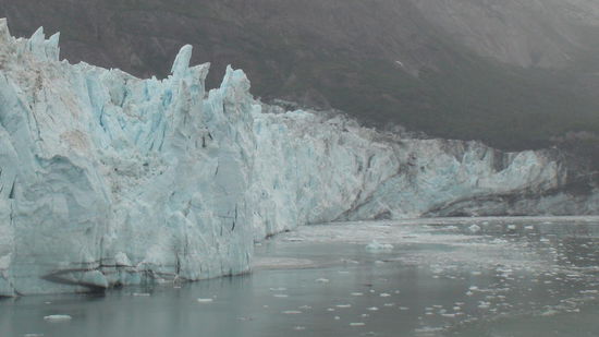 Der Margerie-Gletscher ist ein 34 km langer Gletscher im Glacier-Bay-Nationalpark, er ist etwa 75 m hoch.
