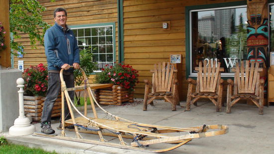 Musher Mathias vor ULU Knife Factory