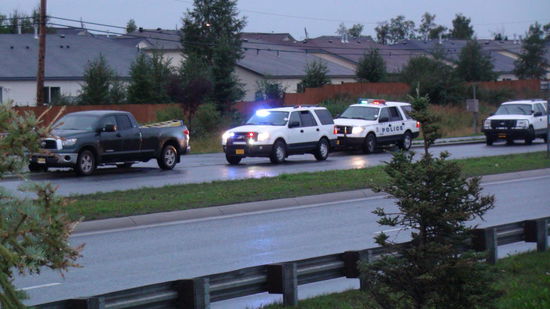 Polizeikontrolle in Anchorage, gleich drei Streifen sind vor Ort.