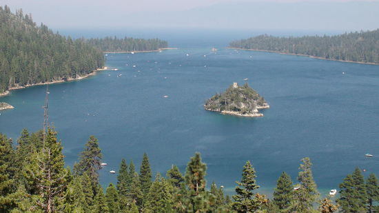 Emerald Bay mit Fannette Island, ist der am häufigsten fotografierte Spot.
Fannette Island ist die einzige Insel des 497 km² großen Sees.